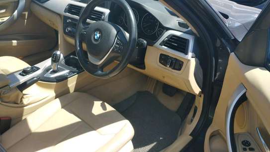 BMW 320i image 3