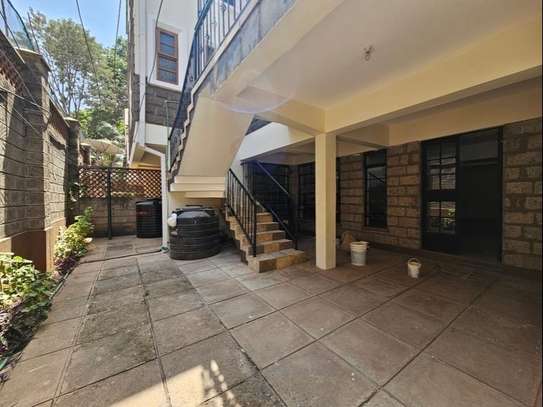 5 Bed Townhouse with En Suite in Lavington image 9