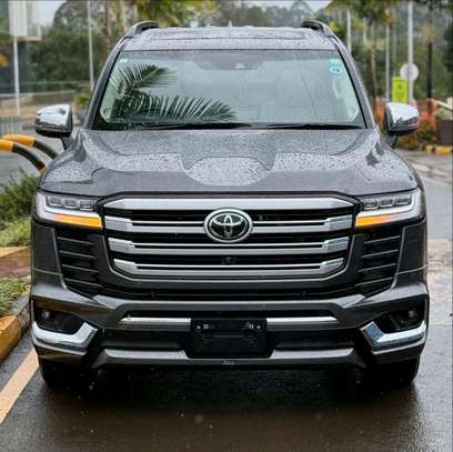 2023 Toyota LC 300 petrol image 1