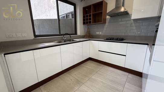 2 Bed Apartment with En Suite in Rhapta Road image 15