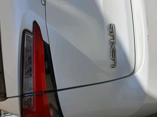 Lexus NX 300h Hybrid image 4