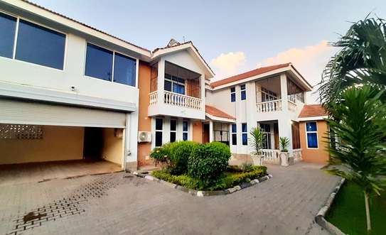 6 Bed House with En Suite in Bamburi image 12