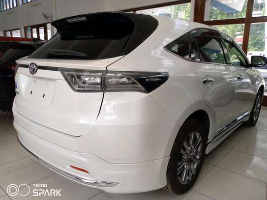 Toyota Harrier with sunroof White color 2015 model image 5