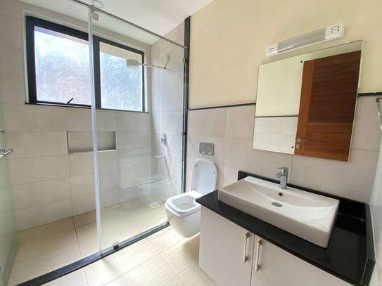 6 Bed Townhouse with En Suite in Lavington image 16
