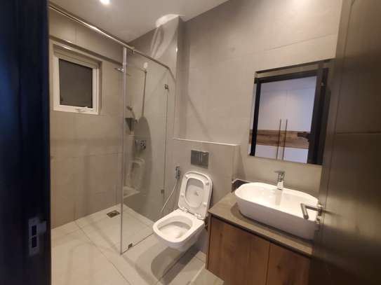 5 Bed Apartment with En Suite in General Mathenge image 6