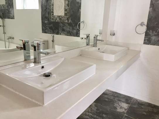4 Bed Apartment with En Suite in Westlands Area image 9