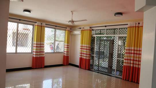 4 Bed House with Aircon in Nyali Area image 13