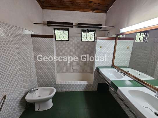 5 Bed House with En Suite in Muthaiga image 3