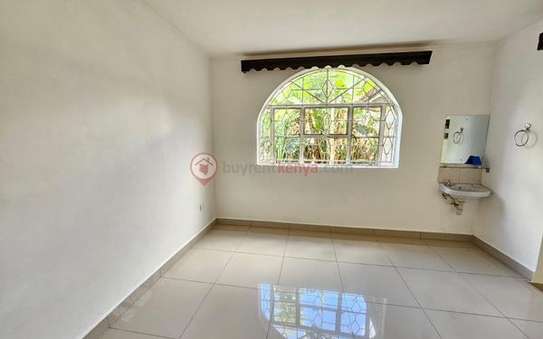 5 Bed House with En Suite at Nyari image 6