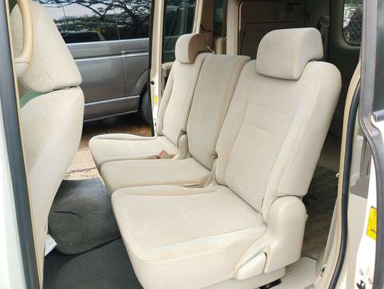 TOYOTA NOAH SECOND EDITION 2010 MODEL image 11