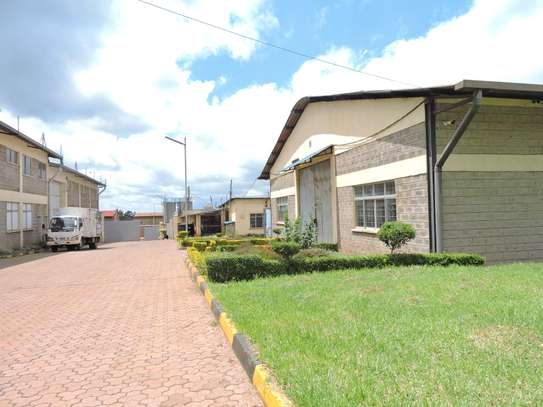 7,000 ft² Warehouse with Parking in Kikuyu Town image 2