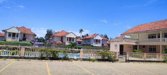 4 Bed House with Swimming Pool in Mtwapa image 12