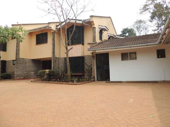 4 Bed House with En Suite at Garden Drive image 5