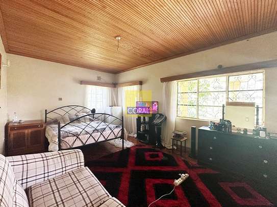 5 Bed House in Ridgeways image 9