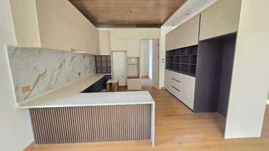 4 Bed House with En Suite in Lavington image 5