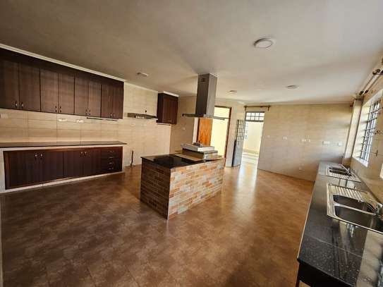 5 Bed House with En Suite at Runda image 10