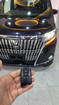 Toyota Esquire Black Sunroof Black 2018 image 7