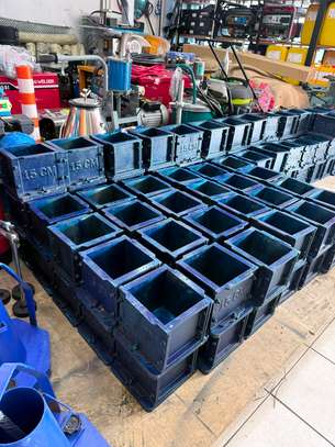 Cast iron Concrete Cube Moulds image 4