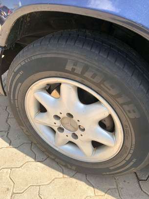 Mercedes Benz W124 E220 image 7