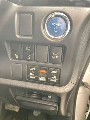 TOYOTA NOAH WXB HYBRID 2019MODEL image 8