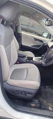 Toyota Rav4 White Hybrid 2018 image 12