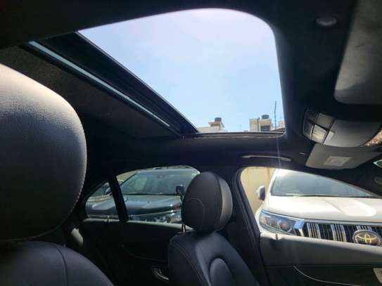 MERCEDES BENZ C200 2019 image 7