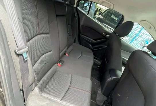 Mazda Axela image 4