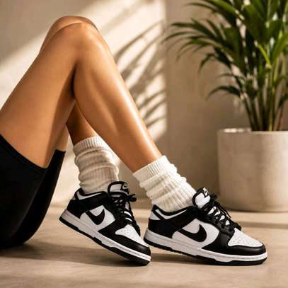 Sport shoes image 4