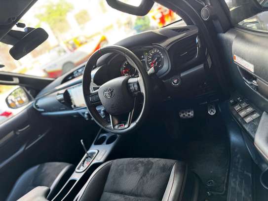 Toyota hilux image 8