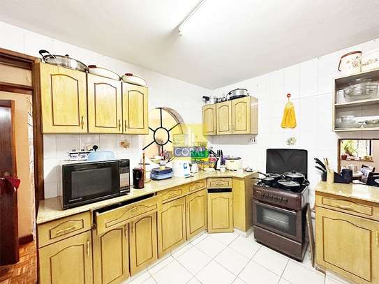 4 Bed Apartment  in Riverside image 13