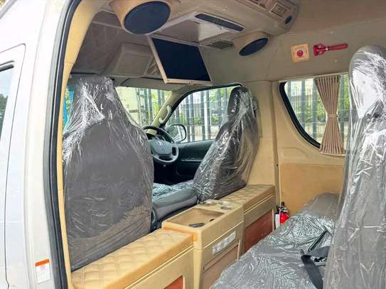 Toyota Hiace 9l image 5
