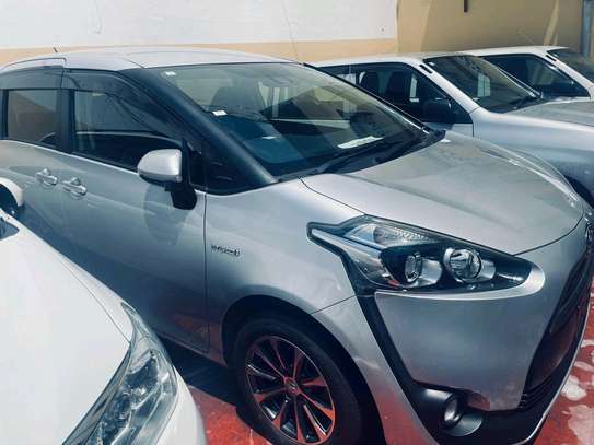 Toyota sienta hybrid 2018 image 6