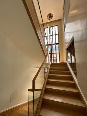 5 Bed House with En Suite at Convent Drive image 1