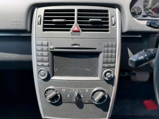 Mercedes-Benz B180 oldshape image 2