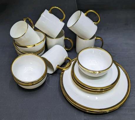 Quality ceramic dinner set with gold rim image 2