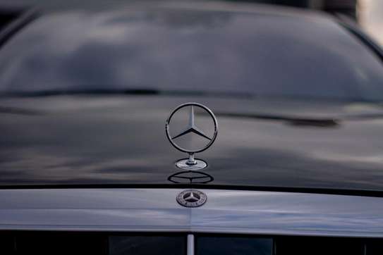 Mercedes Benz S550 image 2