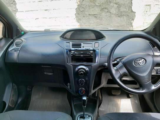 Toyota vitz RS YOM 2009 1.3cc image 3