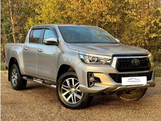 2019 Toyota Hilux Invincible image 2