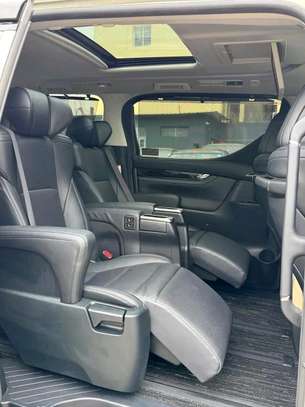 Toyota Alphard Executive Grade Lounge 2018 Double Sunroof image 8