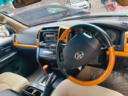 Toyota land cruiser diesel V8 2011 image 1