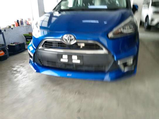 Toyota sienta blue 🔵 image 2
