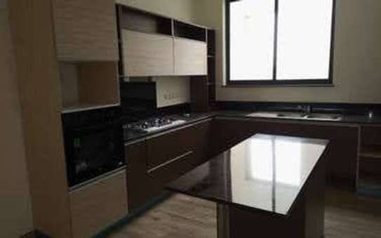 4 Bed Apartment with En Suite in Riverside image 20
