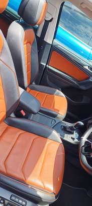 Volkswagen Tiguan SUNROOF 2018 Black image 3