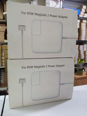 Macbook charger type T 85W image 1