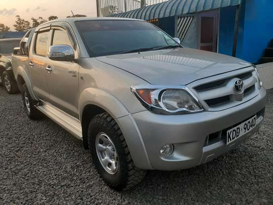 TOYOTA HILUX DOUBLE CABIN LOCAL image 9
