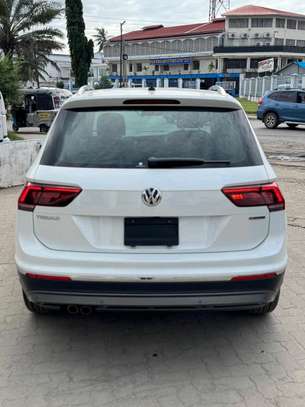 Volkswagen Tiguan white image 3