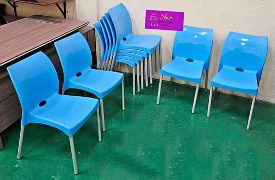 PLASTIC STACKABLE CHAIRS image 3
