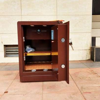 Office Safe : 60 Kgs Modern Fireproof Safe image 3
