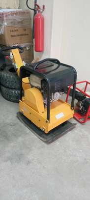Plate compactor reversible image 3