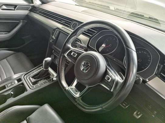 Volkswagen Passat Rline image 10